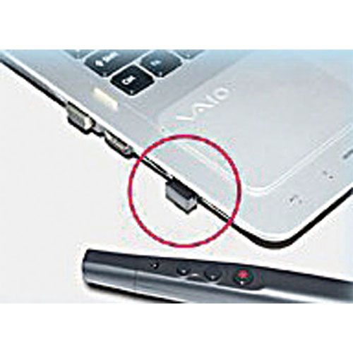 付属の受信器をパソコンのUSBポートに挿すだけでパワーポイントを遠隔操作できるレーザーポインターです。