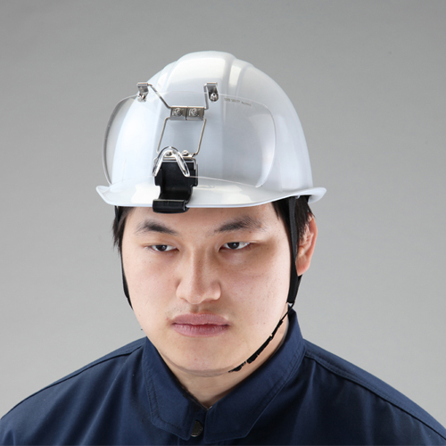 ※ヘルメットは別売です。