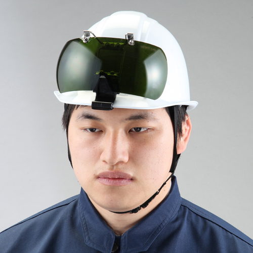 ※ヘルメットは別売です。