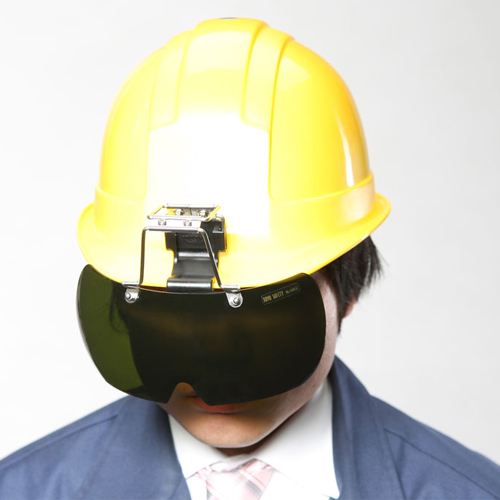 ※ヘルメットは別売です。