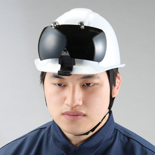 ※ヘルメットは別売です。