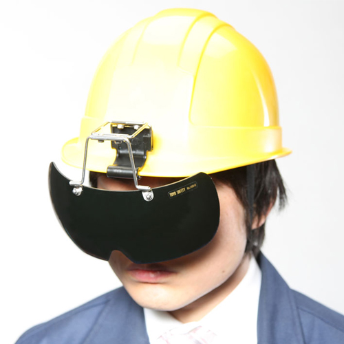 ※ヘルメットは別売です。