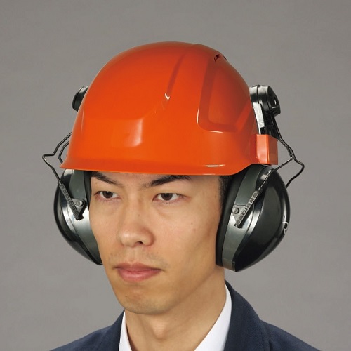 ※ヘルメットは別売です。