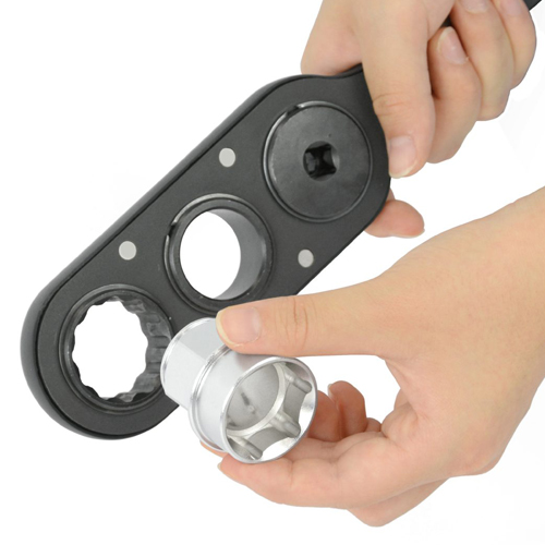 専用ソケットを付けかえることで様々なサイズのボルト・ナットに対応することができます