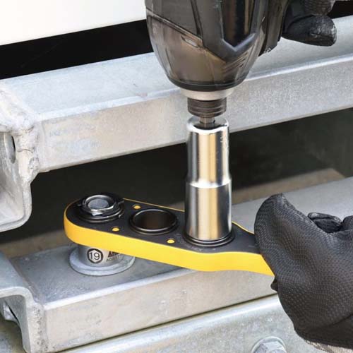 電気設備の架台、ダクトレール、単管パイプ周りのボルト回しに最適