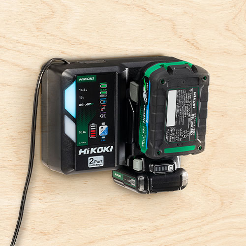 壁掛けイメージ\n※木ねじ（吊り下げ用：4×20mm以上 2本）を用意し、落下しないようしっかりと固定してください。