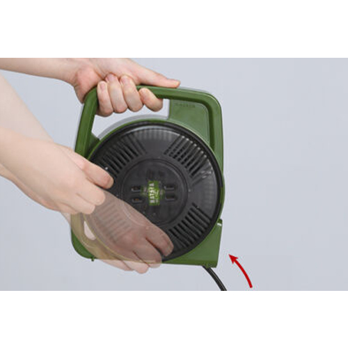電線を巻き取れるボックスタイプ