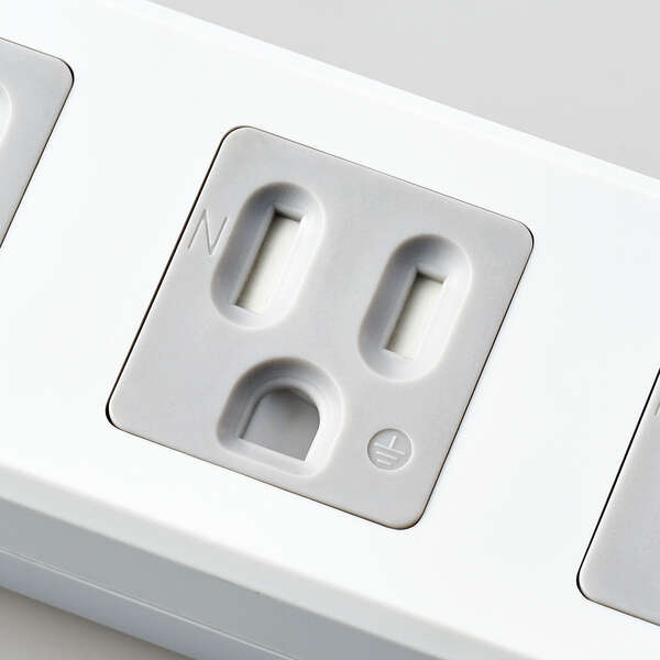 ほこり防止シャッター付き