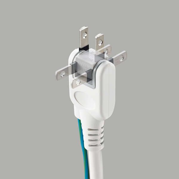 狭い場所でも配線しやすい180°スイングプラグ