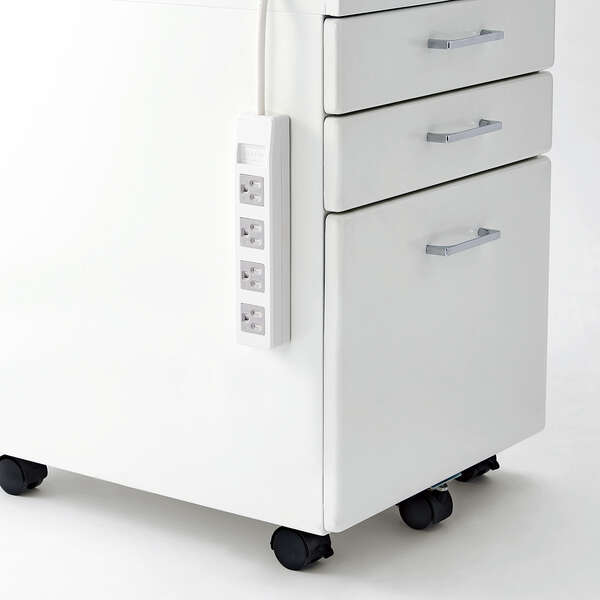 スチール製のデスクやキャビネット等に仮固定して使用できます。