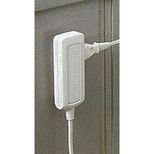 配線をすっきりさせ、つまづきの防止に