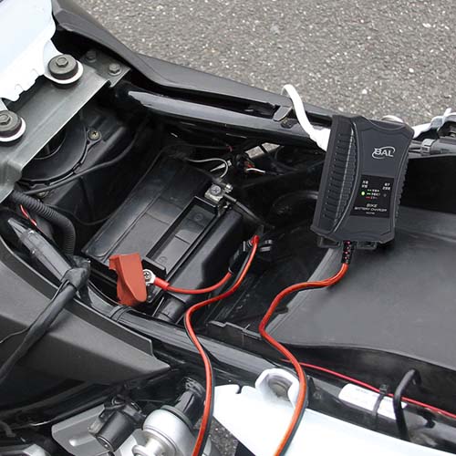 丸型端子で接続\nバッテリー端子に合った接続が可能