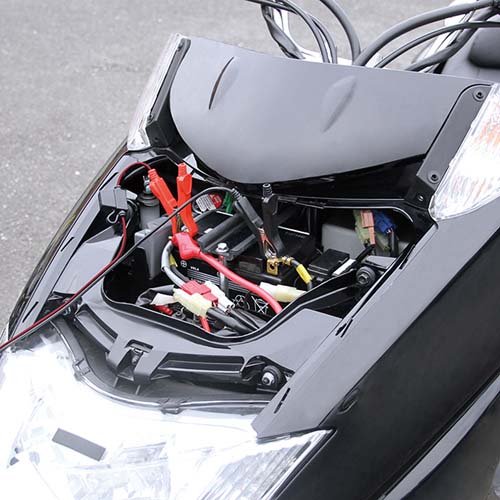 クリップで接続\nバッテリー端子に合った接続が可能