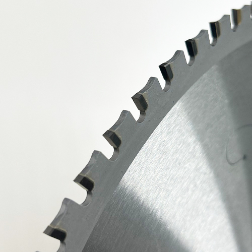 耐久性に優れた特殊サーメットチップ