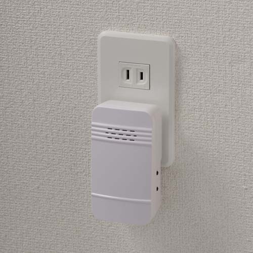 受信器はコンセントに差し込むだけ、送信器は押す力で発電するので電池不要。