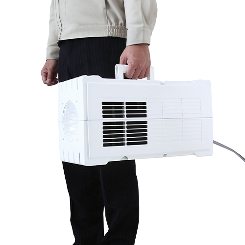 小型スポットエアコンとしては軽量な8.4kg