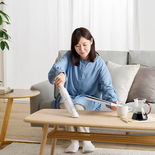 コードレスで軽量なのでどこでもサッと取り出してお掃除できます