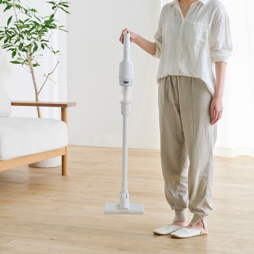 1Lペットボトルよりも軽い！\nヘッドを縮小＆軽量化。\n