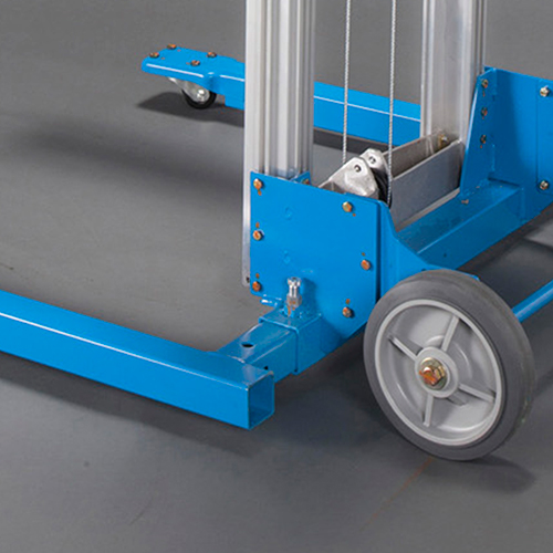 ベースの二股は幅調節が可能です。