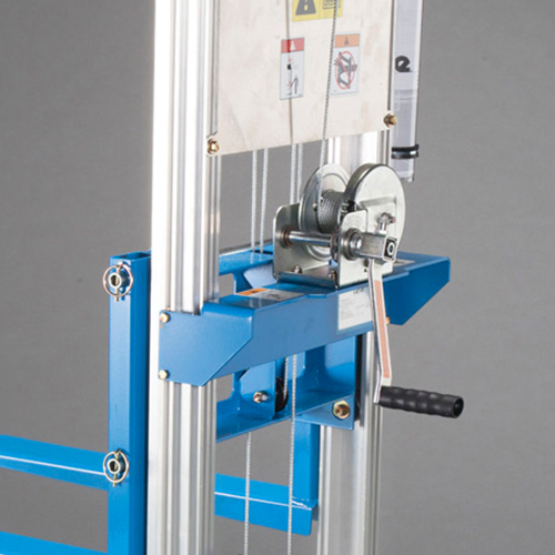 ハンドウィンチを回すことでリフトの上げ下げが可能です。
