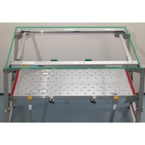 妻側一体式セーフティガードで、天板四方向からの転落を防止