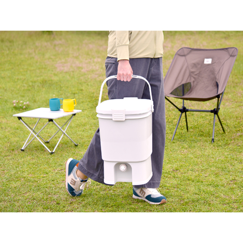 持ち運びに便利な取っ手付き