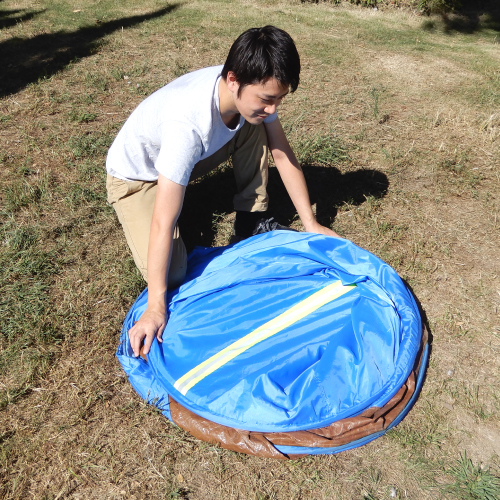 収納イメージ④\n内側に折り込むだけでコンパクトに