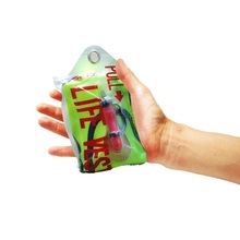 収納時は片手で持ち運びができるほどコンパクトで軽量です。