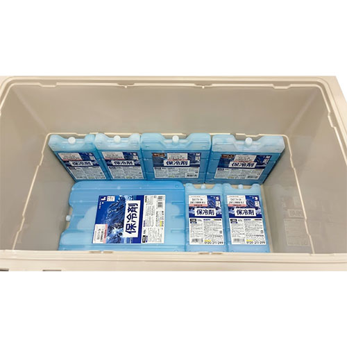付属の保冷剤７個がキッチリと収まります