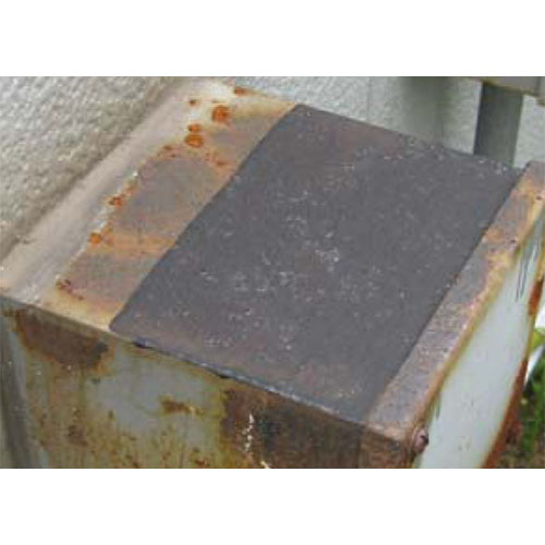 5分程度で黒錆に変わり、30分程度（25℃）で指触乾燥します。