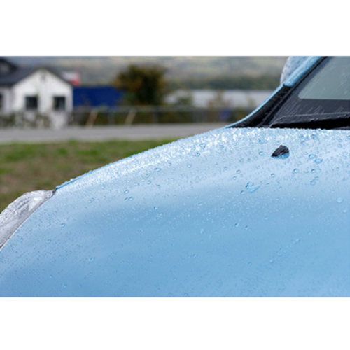 二度拭き不要のカンタン作業で固形ワックス並みの効果持続力、酸性雨や水アカからボディをしっかり守ります。