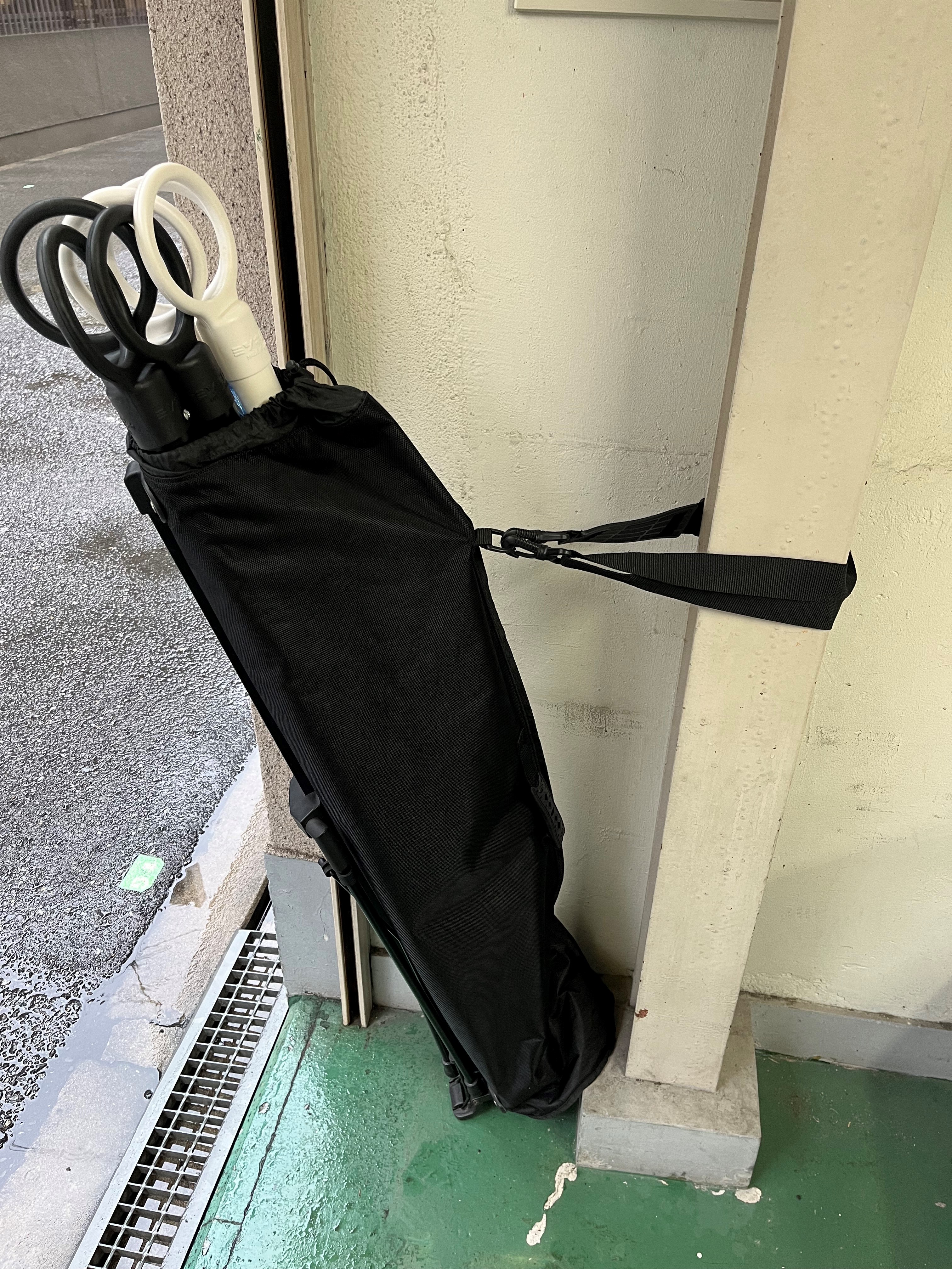 ショルダーベルトは柱へ固定にも応用できます。