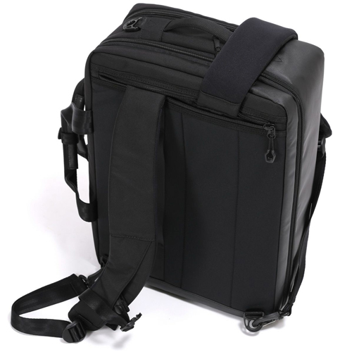 肩ベルト裏面の生地は、伸縮性・クッション性がよく耐久性や耐候性に優れたネオプレーン素材を採用しました。