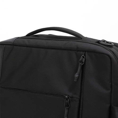 荷物棚への上げ下ろしなどに便利な補助ハンドル付き。