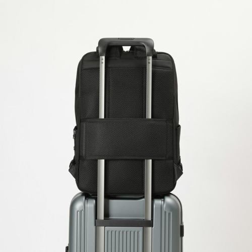 キャリーオン機能付きで、出張時もキャリーケースに簡単セットアップできます。