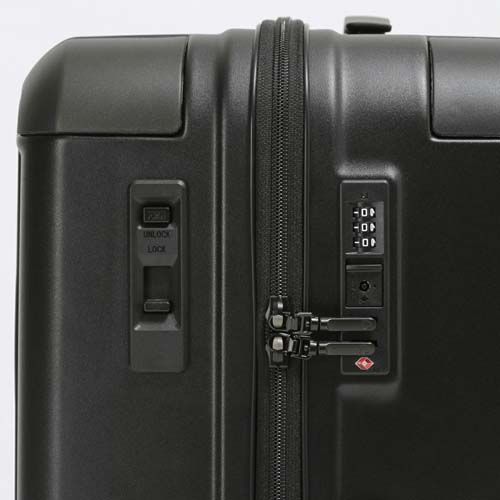 本体側面に設置されたスライドスイッチで簡単に前面側の2輪のロック・アンロックができます\n※本商品はシルバーです。