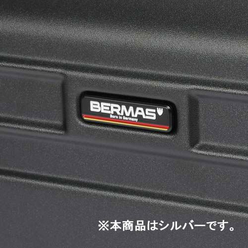 メイン素材には強度と発色の良さを兼ねそなえたポリカーボネートプラスABS素材を採用。