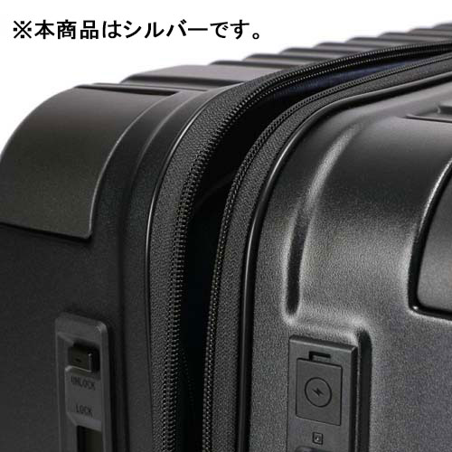 メインファスナーは通常のファスナーよりも3倍の強度を誇るYKK製のダブルコイルファスナーを採用。