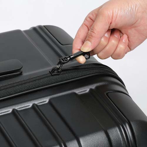 引手は新開発の3軸式スイベルタイプでスムーズな操作が可能