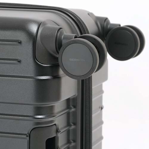 新素材「Lisof」を使用したストッパー付きの60mm静音キャスターを採用