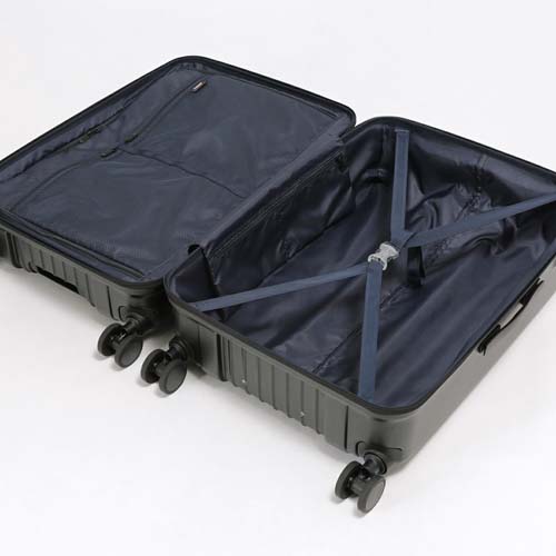 視認性をアップさせつつ上品さを表現したネイビー色の内装生地