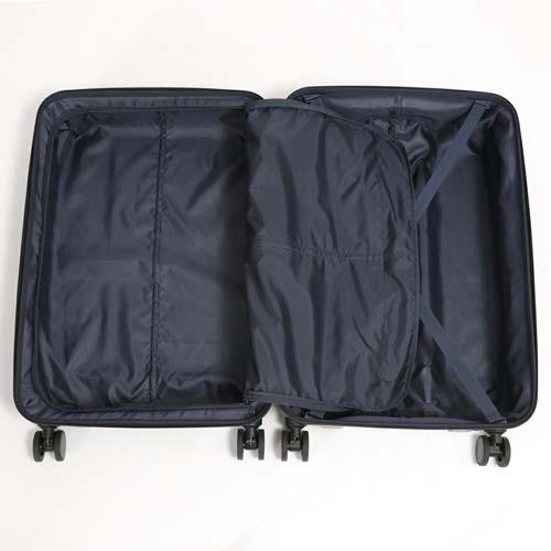 後ろ側に荷崩れ防止のクロスベルト（長さ調節可能です）を装備