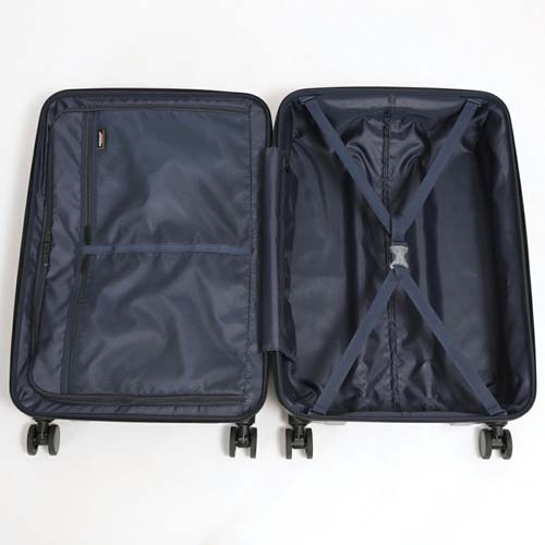 メインルーム前側はファスナーメッシュポケット付属のラウンドファスナー付き仕切り