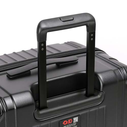 伸縮ハンドルは3段階調節、スライドスイッチで簡単にロック、アンロック可能。