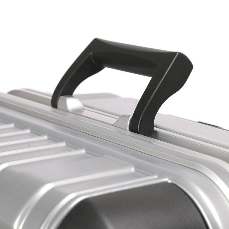 トップ・サイドハンドルには手を離した際にゆっくりと元に戻るダンパーハンドルを採用。