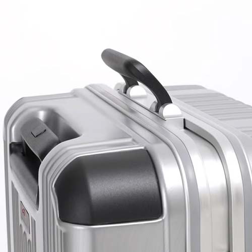 手を離すとゆっくりと元の位置に戻るダンパーハンドルを採用し、なめらかな動きで操作も快適