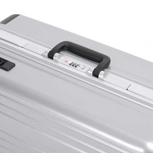 横持ちに便利なサイドハンドルにもダンパーハンドルを採用。