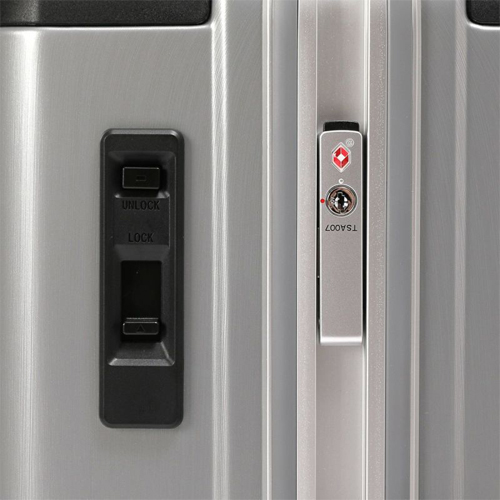 ※画像は色違いです。\n本体側面に設置されたスライドスイッチで簡単に前面側の2輪のロック・アンロックができます。