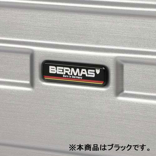 メイン素材には強度と発色の良さを兼ねそなえたポリカーボネートプラスABS素材を採用。