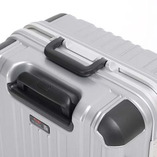 トップハンドル付きで、階段や段差でも無理なく持ち上げやすく、移動もスムーズ。\n※本商品はブラックです。